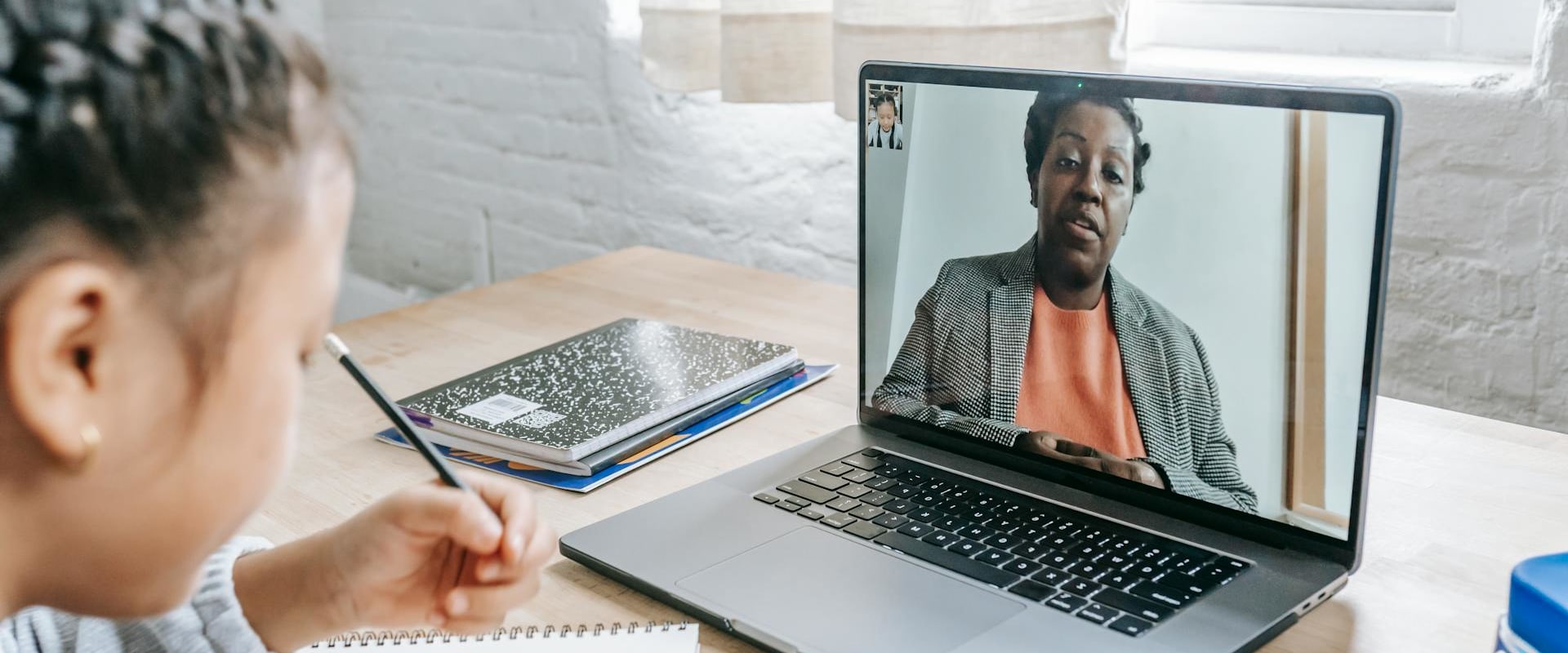 Advantages of In-Person Tutoring for Finding the Best Tutors in the UK